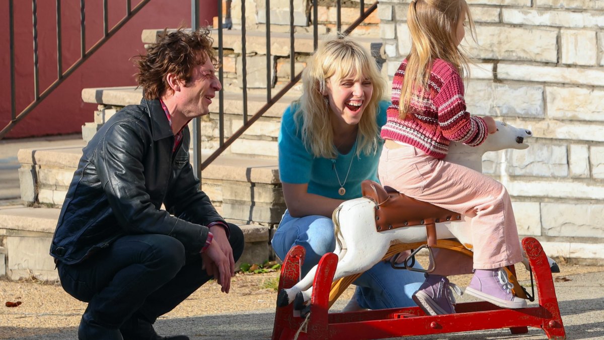 2187081500 BAYONNE, NJ - NOVEMBER 26: Jeremy Allen White and Odessa Young are seen on the movie set of "Deliver Me From Nowhere" on November 26, 2024 in Bayonne, New Jersey. (Photo by Jose Perez/Bauer-Griffin/GC Images)