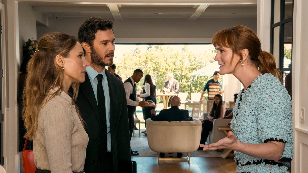 Nobody Wants This. (L to R) Kristen Bell as Joanne, Adam Brody as Noah, Leighton Meester as Abby in episode 205 of Nobody Wants This. Cr. Erin Simkin/Netflix © 2025
