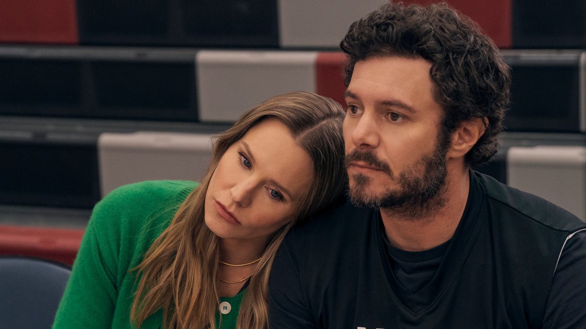 Nobody Wants This. (L to R) Kristen Bell as Joanne, Adam Brody as Noah in episode 202 of Nobody Wants This. Cr. Erin Simkin/Netflix © 2025