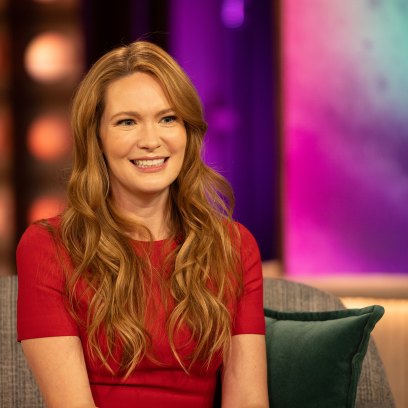 2008852119 THE KELLY CLARKSON SHOW -- Episode 7I076 -- Pictured: Sarah J. Maas -- (Photo by: Weiss Eubanks/NBCUniversal via Getty Images)