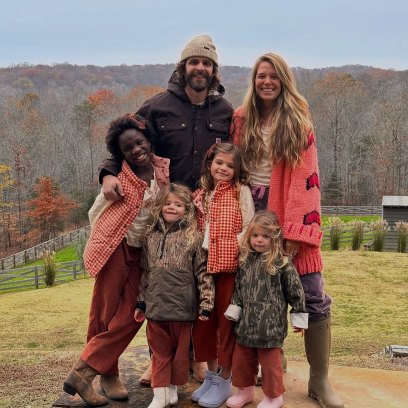 Country Singer Thomas Rhett Reveals How His Wife Told Him and Their Kids About Baby #5