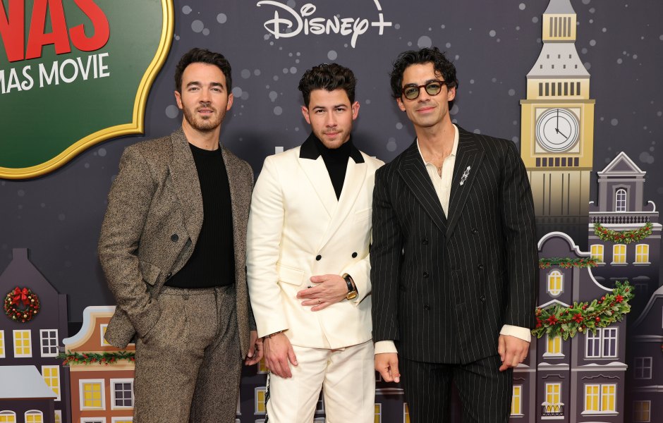 Scott Kelly Sits Down With the Jonas Brothers After His Resume Went Viral at Their Concert