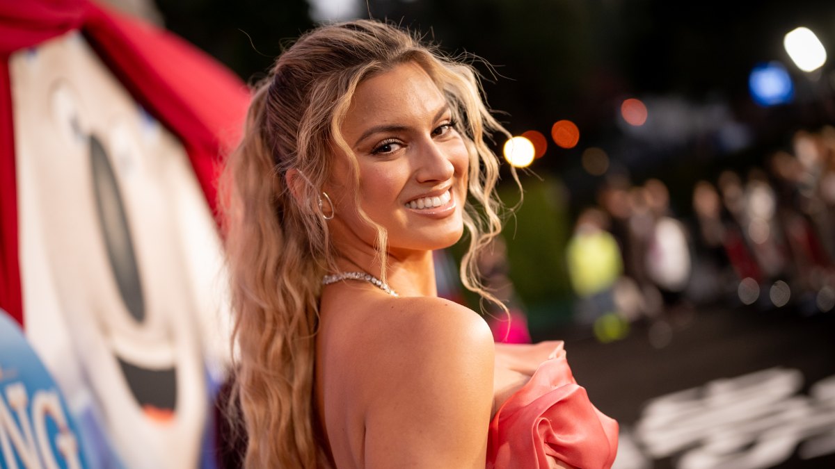 Tori Kelly Shares Special Photos 1 Week After Becoming a Mom: 'We Love You So Much'