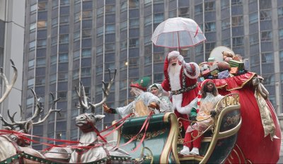 2187472217 New York, N.Y.: Santa comes in at the end of The Macy's Thanksgiving Day Parade as it heads down 6th Ave. on November 28, 2024 in New York City. (Photo by Howard Schnapp/Newsday RM via Getty Images)