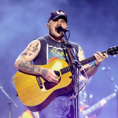 2212042256 INDIO, CALIFORNIA - APRIL 25: (FOR EDITORIAL USE ONLY) Zach Bryan performs at the T-Mobile Mane Stage during the 2025 Stagecoach Festival on April 25, 2025 in Indio, California. (Photo by Frazer Harrison/Getty Images for Stagecoach)