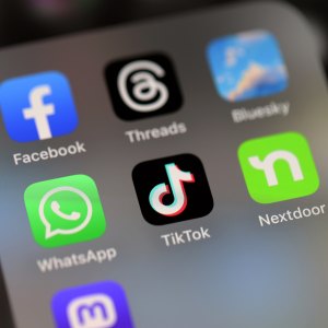 High School Student’s Heartwarming Gift to Teacher Goes Viral on TikTok