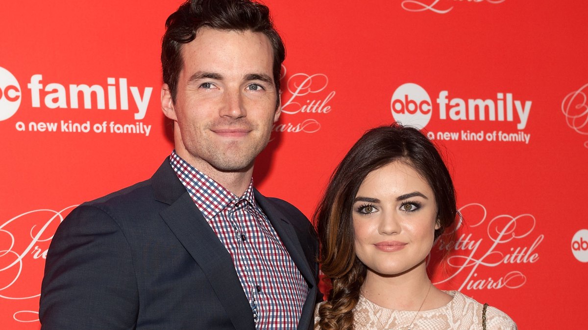 479428499 'Pretty Little Liars' Co-Stars Lucy Hale & Ian Harding Reunite for Christmas Rom-Com
