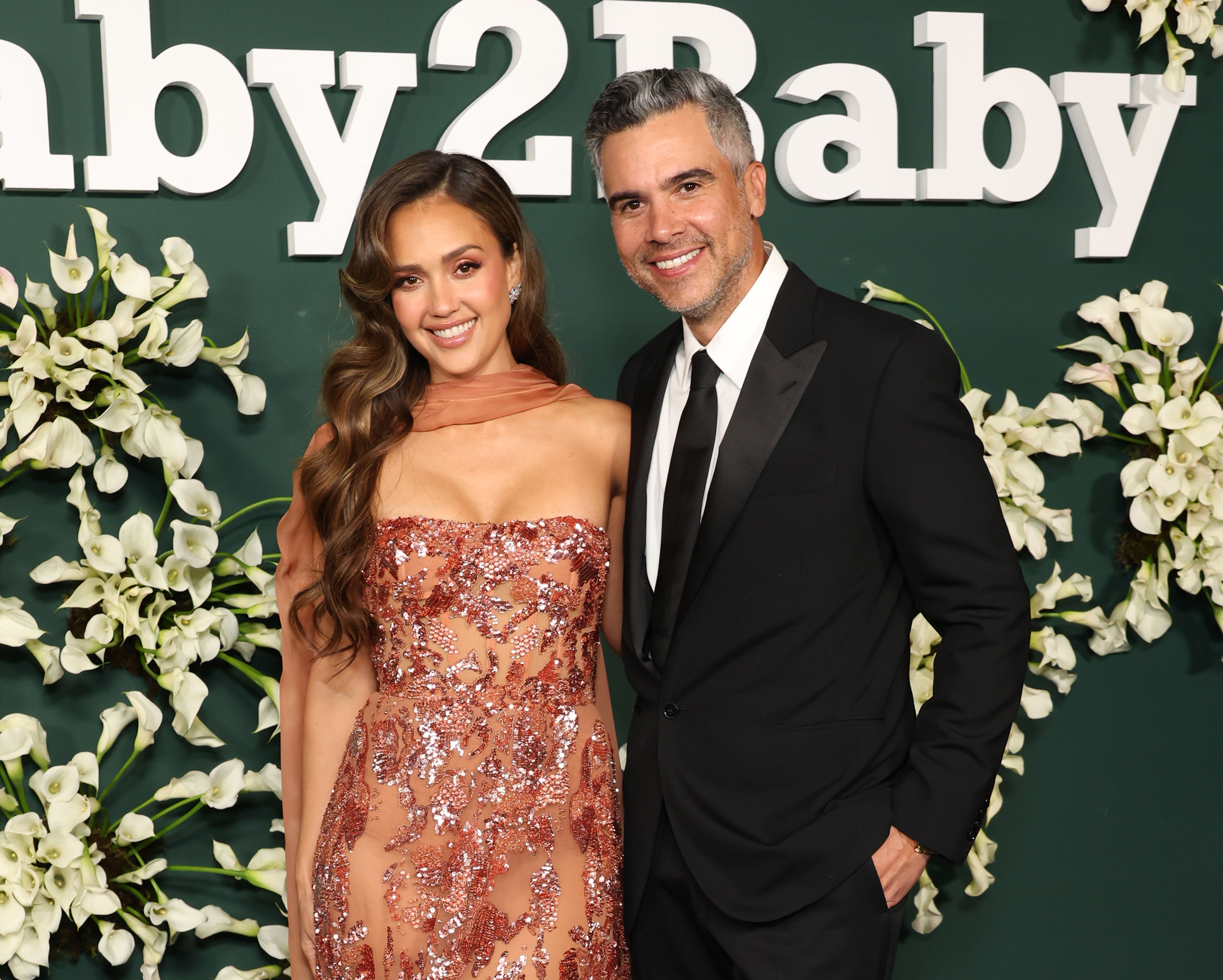 2183931026 WEST HOLLYWOOD, CALIFORNIA - NOVEMBER 09: (L-R) Jessica Alba and Cash Warren attend the 2024 Baby2Baby Gala at Pacific Design Center on November 09, 2024 in West Hollywood, California. (Photo by Monica Schipper/Getty Images)