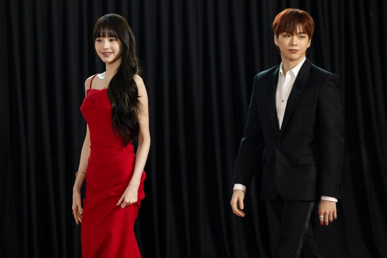 1855000108 BULACAN, PHILIPPINES - DECEMBER 14: Asia Artist Awards hosts Jang Wonyoung of girl group IVE, and Kang Daniel attend the 2023 Asia Artist Awards at the Philippine Arena on December 14, 2023 in Bulacan, Philippines. (Photo by Ezra Acayan/Getty Images)