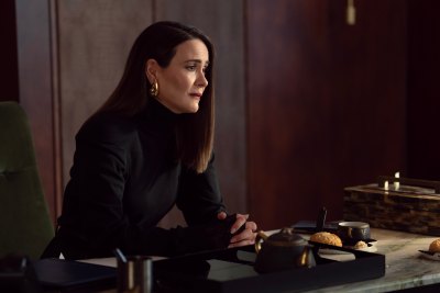 ALL’S FAIR - “Interior Law Offices” - Carr makes a to-do list. Liberty discovers marriage can be messier than divorce. (Disney/Ser Baffo) SARAH PAULSON