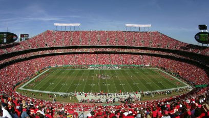 72325673 KANSAS CITY, MO - SEPTEMBER 26: A general view of the stadium during the game between the Houston Texans and the Kansas City Chiefs at Arrowhead Stadium on September 26, 2004 in Kansas City, Missouri. The Texans won 24-21. (Photo by Donald Miralle/Getty Images)