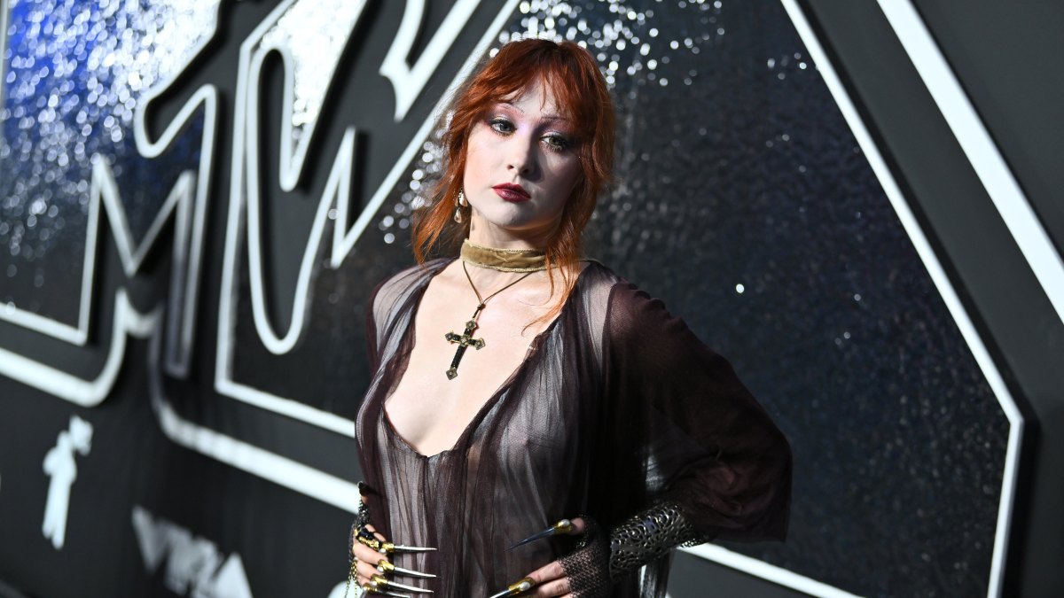 2171402766 ELMONT, NEW YORK - SEPTEMBER 11: Chappell Roan attends the 2024 MTV Video Music Awards at UBS Arena on September 11, 2024 in Elmont, New York. (Photo by Roy Rochlin/Getty Images for MTV)