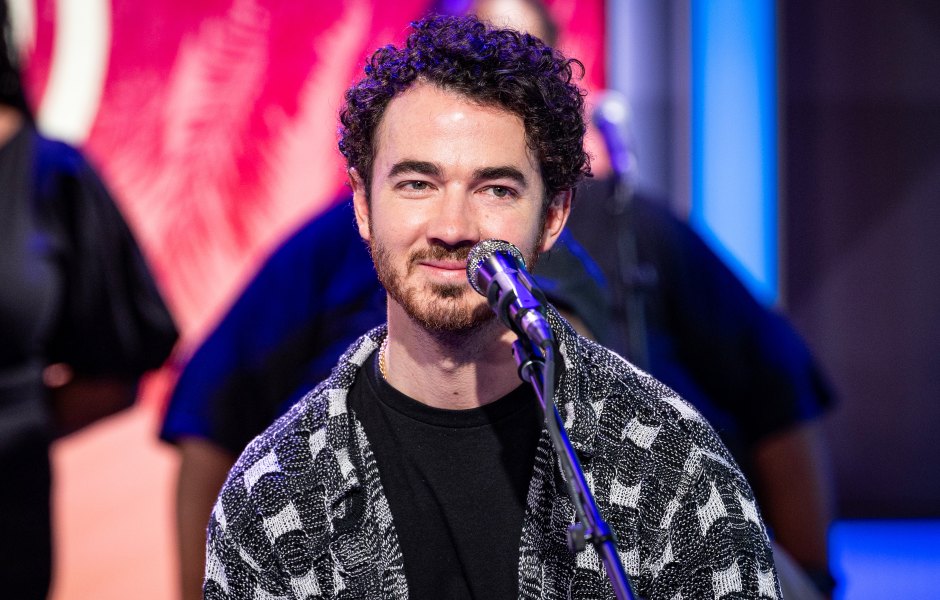 1487824716 MIAMI BEACH, FLORIDA - MAY 05: Kevin Jonas of the Jonas Brothers speaks during SiriusXM Hits 1 Celebrity Session at SiriusXM Studios on May 05, 2023 in Miami Beach, Florida. (Photo by Emma McIntyre/Getty Images for SiriusXM)