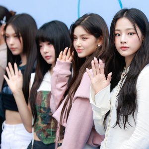 1660568523 SEOUL, SOUTH KOREA - SEPTEMBER 05: (L-R) Hyein, Haerin, Hanni, Danielle and Minji of girl group NewJeans pose at the UL:KIN show at Seoul Fashion Week SS 24 at DDP on September 05, 2023 in Seoul, South Korea. (Photo by Hanna Lassen/Getty Images)