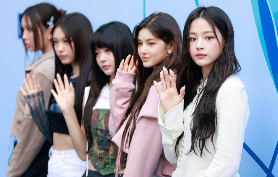 1660568523 SEOUL, SOUTH KOREA - SEPTEMBER 05: (L-R) Hyein, Haerin, Hanni, Danielle and Minji of girl group NewJeans pose at the UL:KIN show at Seoul Fashion Week SS 24 at DDP on September 05, 2023 in Seoul, South Korea. (Photo by Hanna Lassen/Getty Images)