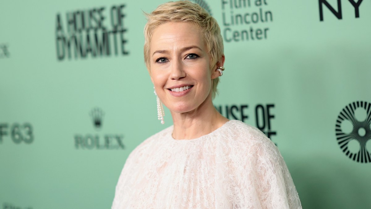 2237962635 Actress Carrie Coon Shares Why Performances of Broadway Show 'Bug' Were Cancelled: "It Was My Fault"