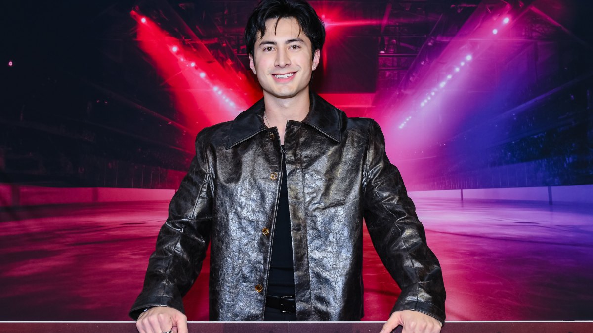 2248295775 'Heated Rivalry' Star Hudson Williams Teaches Jimmy Fallon How to Do Hockey Stretches