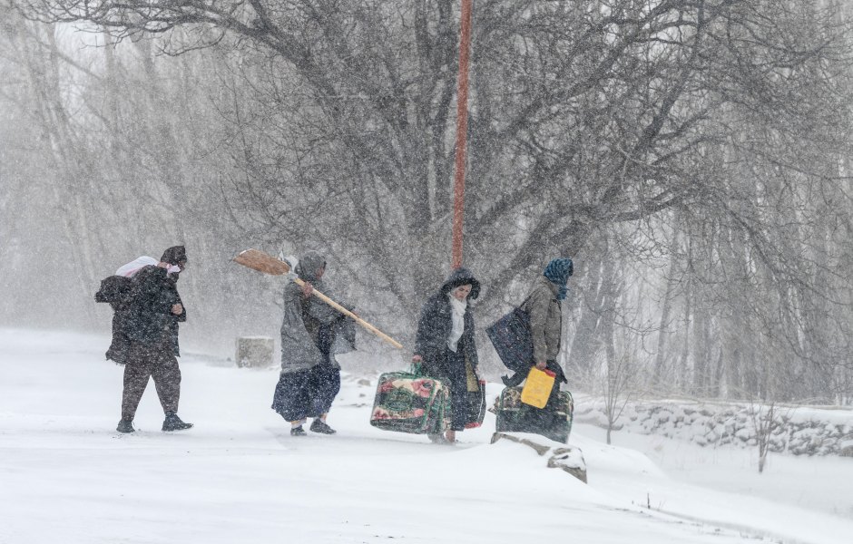 2256952427 6 Simple Tips to Help You Stay Warm Safely When a Winter Storm Brings a Power Outage