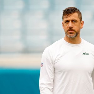 2190086806 JACKSONVILLE, FLORIDA - DECEMBER 15: Aaron Rodgers #8 of the New York Jets looks on before the game against the Jacksonville Jaguars at EverBank Stadium on December 15, 2024 in Jacksonville, Florida. (Photo by Mike Ehrmann/Getty Images)