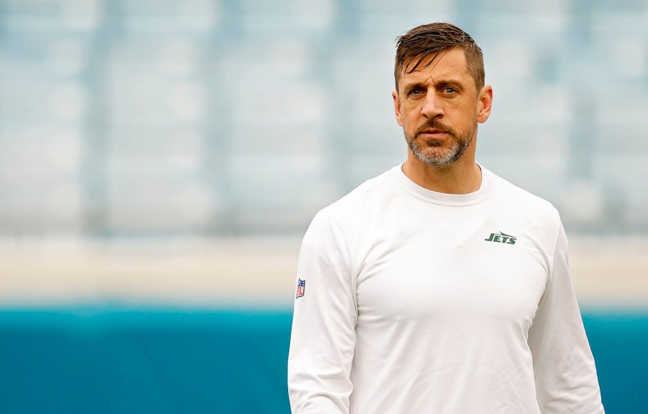 2190086806 JACKSONVILLE, FLORIDA - DECEMBER 15: Aaron Rodgers #8 of the New York Jets looks on before the game against the Jacksonville Jaguars at EverBank Stadium on December 15, 2024 in Jacksonville, Florida. (Photo by Mike Ehrmann/Getty Images)