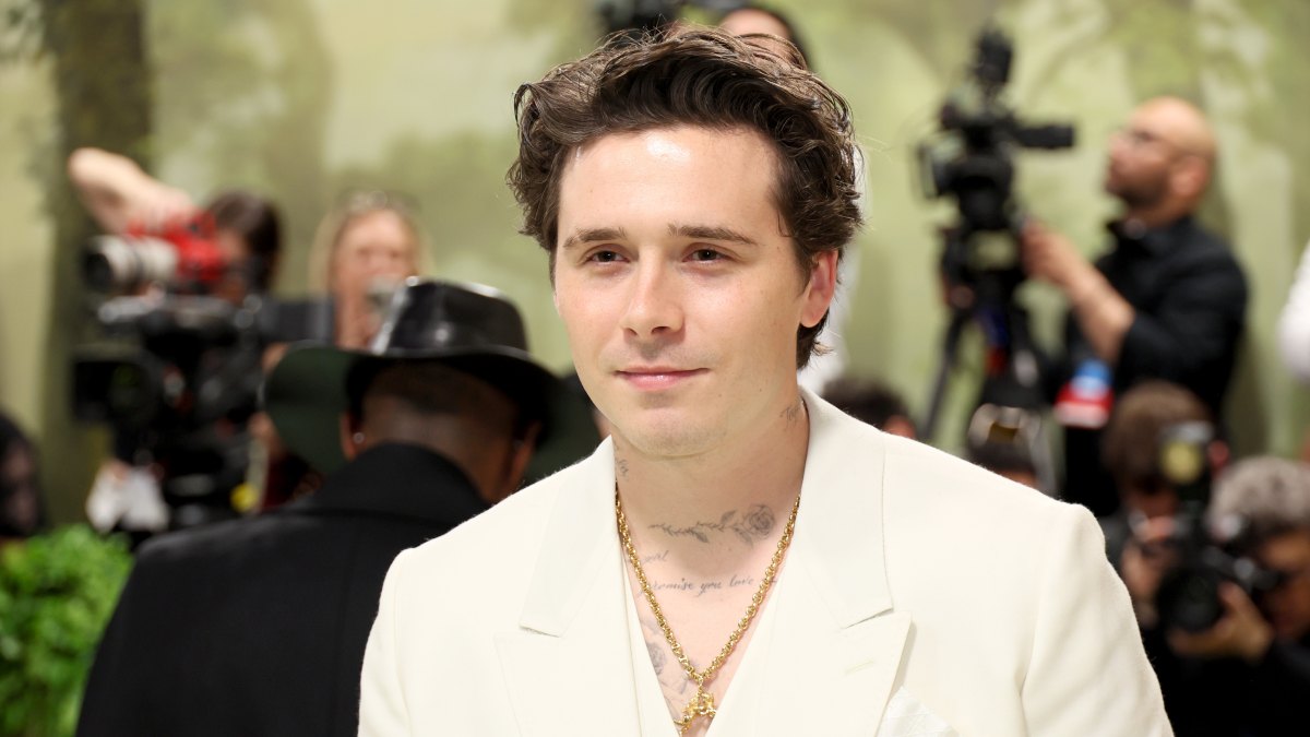 -2151799809 NEW YORK, NEW YORK - MAY 06: Brooklyn Peltz Beckham attends The 2024 Met Gala Celebrating "Sleeping Beauties: Reawakening Fashion" at The Metropolitan Museum of Art on May 06, 2024 in New York City. (Photo by Dia Dipasupil/Getty Images)