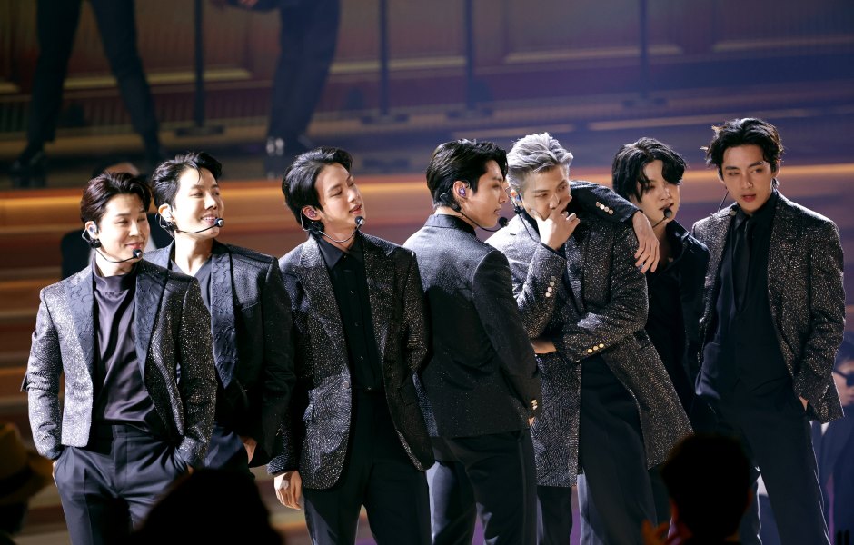 1389384322 LAS VEGAS, NEVADA - APRIL 03: BTS perform onstage during the 64th Annual GRAMMY Awards at MGM Grand Garden Arena on April 03, 2022 in Las Vegas, Nevada. (Photo by Matt Winkelmeyer/Getty Images)