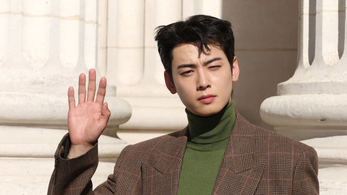 2221903549 PARIS, FRANCE - JUNE 24: (EDITORIAL USE ONLY - For Non-Editorial use please seek approval from Fashion House) Cha Eun-woo attends the Saint Laurent Menswear Spring/Summer 2026 show as part of Paris Fashion Week on June 24, 2025 in Paris, France. (Photo by Pascal Le Segretain/Getty Images)