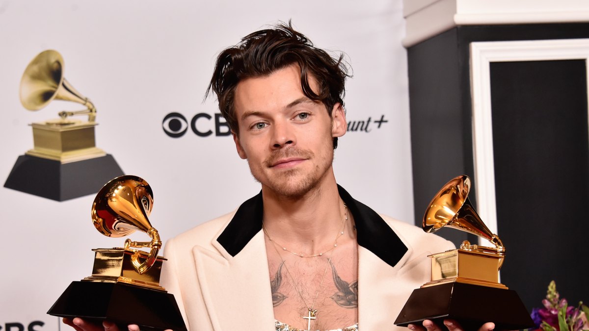 1463320298 LOS ANGELES, CALIFORNIA - FEBRUARY 05: Harry Styles poses with the Best Pop Vocal Album Award for “Harry’s House” and Album of the Year Award for “Harry’s House” in the press room during the 65th GRAMMY Awards at Crypto.com Arena on February 05, 2023 in Los Angeles, California. (Photo by Alberto E. Rodriguez/Getty Images for The Recording Academy)