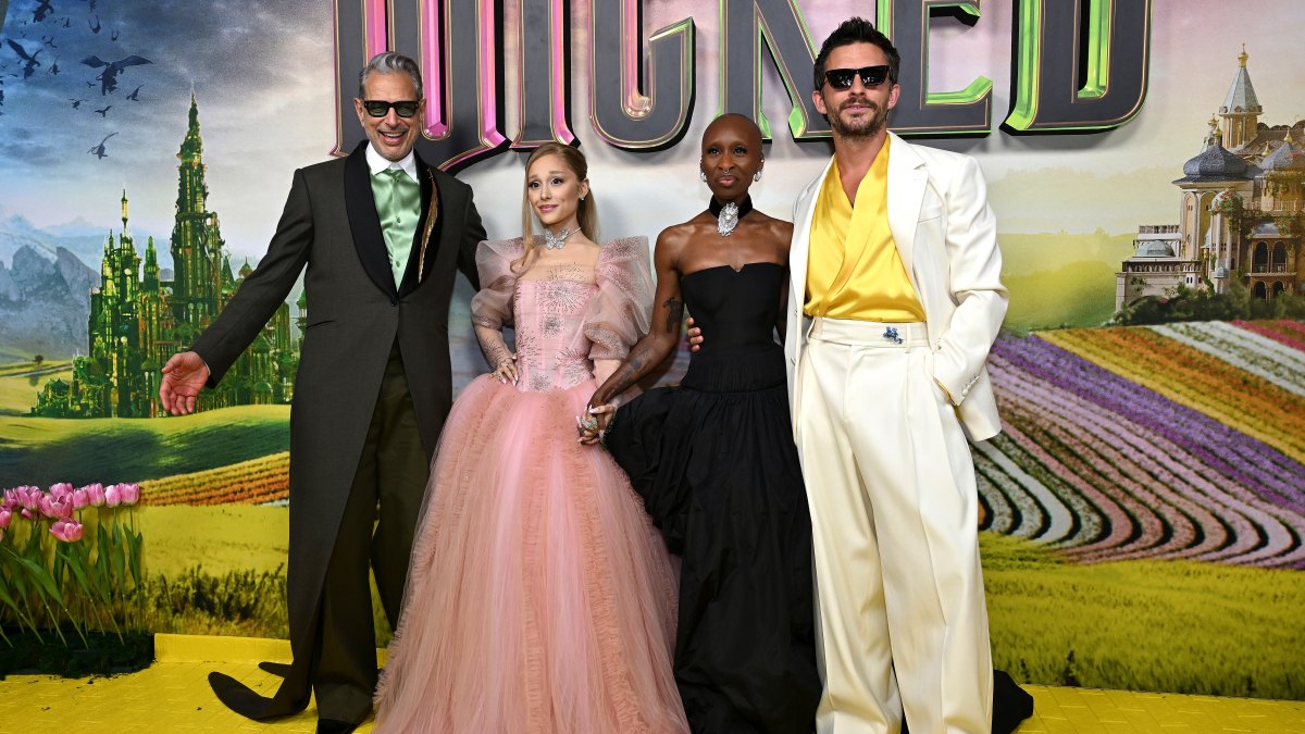 2182603894 SYDNEY, AUSTRALIA - NOVEMBER 03: Jeff Goldblum, Ariana Grande, Cynthia Erivo and Jonathan Bailey attend the "Journey Through Oz" Tour to celebrate the Australian premiere of "Wicked" at State Theatre on November 03, 2024 in Sydney, Australia. (Photo by Saverio Marfia/Getty Images)