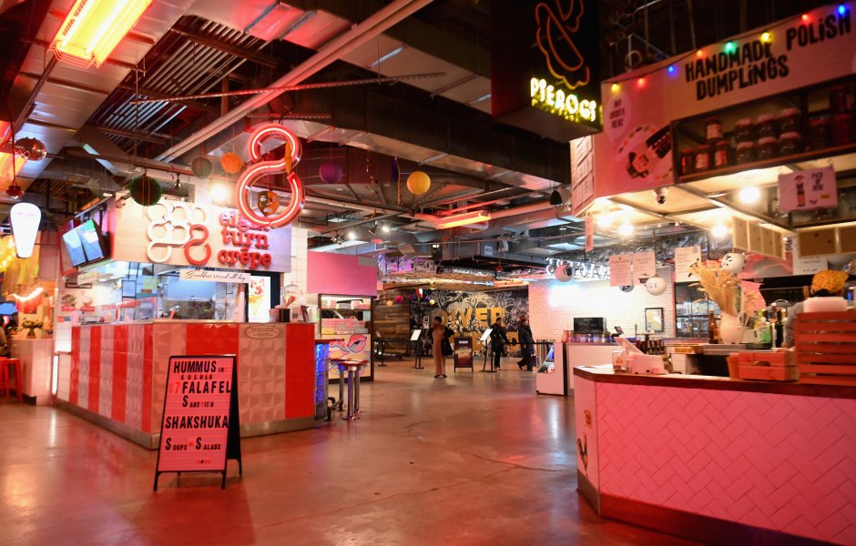 1207390083 Food Halls Are Quietly Reshaping How Americans Eat Out—Here’s What’s Driving the Shift