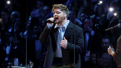 2259482958 LOS ANGELES, CALIFORNIA - FEBRUARY 01: (FOR EDITORIAL USE ONLY) Alex Warren performs onstage during the 68th GRAMMY Awards at Crypto.com Arena on February 01, 2026 in Los Angeles, California. (Photo by Frazer Harrison/Getty Images)