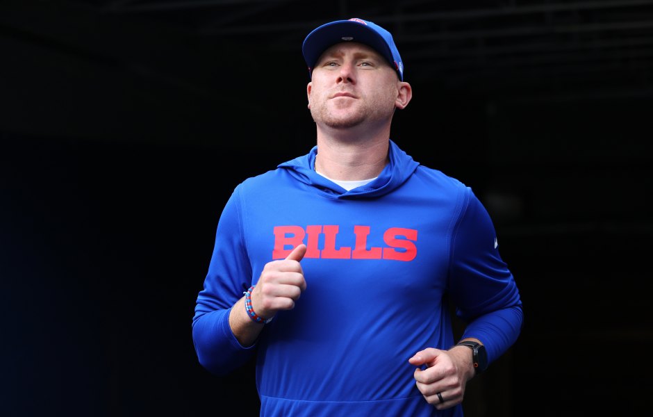 2230684898 CHICAGO, ILLINOIS - AUGUST 17: Offensive coordinator Joe Brady of the Buffalo Bills takes the field prior to the NFL Preseason 2025 game between Buffalo Bills and Chicago Bears at Soldier Field on August 17, 2025 in Chicago, Illinois. (Photo by Michael Reaves/Getty Images)