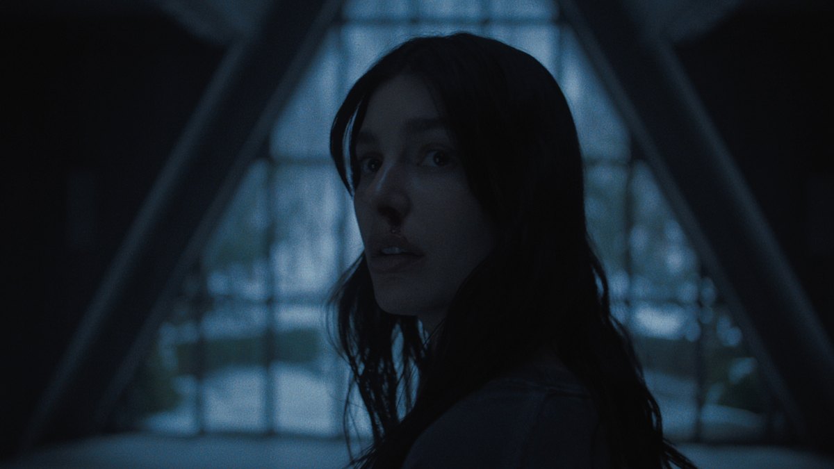 Something Very Bad Is Going To Happen. Camila Morrone as Rachel Harkin in episode 101 of Something Very Bad Is Going To Happen. Cr. Courtesy of Netflix © 2026