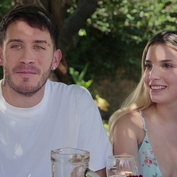 Love Is Blind Argentina S1. (L to R) Santiago M., Emily Ceco in Love Is Blind Argentina S1. Cr. Courtesy of Netflix / Netflix ©2024